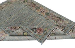 Central medallion detail of New Samarkand rug from Pakistan