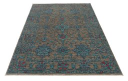 Surface texture of New Farahan rug with natural Wool and intricate pattern