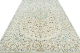 Surface texture of New Kashan rug with natural Wool and intricate pattern