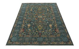 Surface texture of New Farahan rug with natural Wool and intricate pattern
