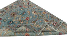 Central medallion detail of New Farahan rug from Pakistan