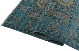 Close-up detail of New Mamluk rug from Pakistan showing Wool weave