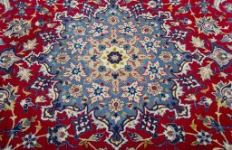 Central medallion detail of 2000s Najafabad rug from Iran / Persia