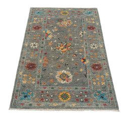 Surface texture of New Farahan rug with natural Wool and intricate pattern