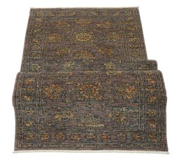 Central medallion detail of New Farahan rug from Pakistan