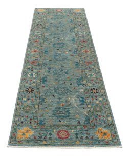 Surface texture of New Farahan rug with natural Wool and intricate pattern