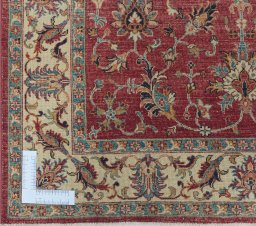 Corner detail of New Farahan rug showing border pattern and Wool pile