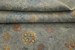Corner detail of New Mahli rug showing border pattern and Wool pile