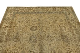 Surface texture of 1940s Vintage rug with natural Wool and intricate pattern