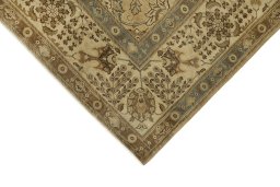 Backside of handmade 1940s Vintage rug showing knot structure and weave density