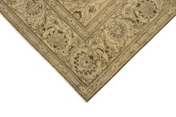 Backside of handmade 1940s Vintage rug showing knot structure and weave density
