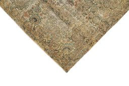 Surface texture of 1920s Vintage rug with natural Wool and intricate pattern
