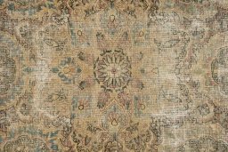 Backside of handmade 1920s Vintage rug showing knot structure and weave density