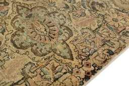 Central medallion detail of 1920s Vintage rug from Iran / Persia