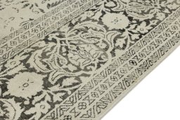 Central medallion detail of 1990s Vintage rug from India