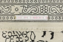 Central medallion detail of 1990s Vintage rug from India