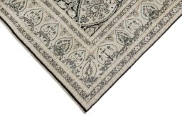 Backside of handmade 1990s Vintage rug showing knot structure and weave density