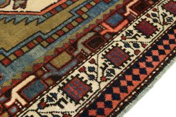 Central medallion detail of 1900s Vintage rug from Iran / Persia