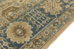Central medallion detail of 1920s Vintage rug from Iran / Persia