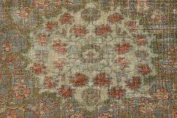 Central medallion detail of 1880s Vintage rug from Iran / Persia