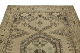 Surface texture of 1940s Vintage rug with natural Wool and intricate pattern