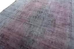 Backside of handmade 1970s Vintage rug showing knot structure and weave density