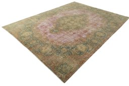 Corner detail of 1950s Vintage rug showing border pattern and Wool pile
