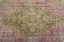 Central medallion detail of 1950s Vintage rug from Pakistan