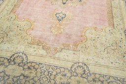 Close-up detail of 1950s Vintage rug from Turkey showing Wool weave