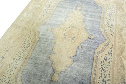 Backside of handmade 1970s Vintage rug showing knot structure and weave density