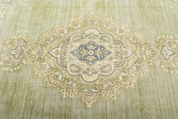 Central medallion detail of 1970s Vintage rug from Turkey