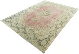Corner detail of 1950s Vintage rug showing border pattern and Wool pile