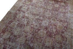 Backside of handmade 1970s Vintage rug showing knot structure and weave density