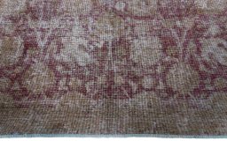 Central medallion detail of 1970s Vintage rug from Pakistan