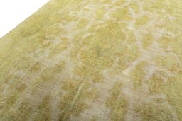 Backside of handmade 1970s Vintage rug showing knot structure and weave density
