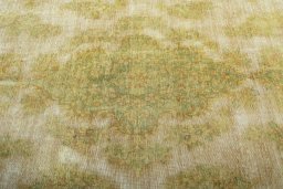 Central medallion detail of 1970s Vintage rug from Pakistan
