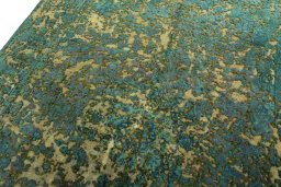 Backside of handmade 1950s Vintage rug showing knot structure and weave density