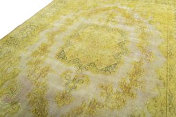 Backside of handmade 1950s Vintage rug showing knot structure and weave density
