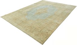 Corner detail of 1950s Vintage rug showing border pattern and Wool pile
