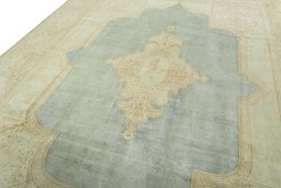 Backside of handmade 1950s Vintage rug showing knot structure and weave density