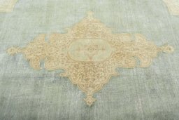 Central medallion detail of 1950s Vintage rug from Pakistan