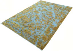 Corner detail of 1950s Vintage rug showing border pattern and Wool pile