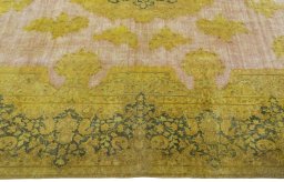 Corner detail of 1950s Vintage rug showing border pattern and Wool pile