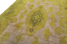 Backside of handmade 1950s Vintage rug showing knot structure and weave density