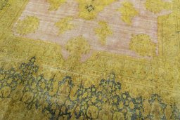 Close-up detail of 1950s Vintage rug from Pakistan showing Wool weave