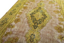 Backside of handmade 1950s Vintage rug showing knot structure and weave density