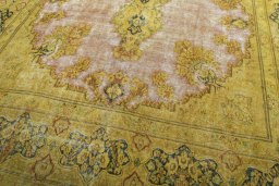 Close-up detail of 1950s Vintage rug from Pakistan showing Wool weave
