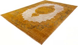 Corner detail of 1950s Vintage rug showing border pattern and Wool pile