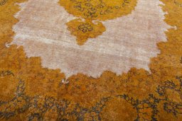 Close-up detail of 1950s Vintage rug from Pakistan showing Wool weave