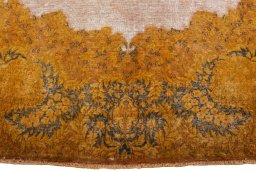 Full view of 1950s Vintage rug from Pakistan, 500 × 342 cm in Yellow tones